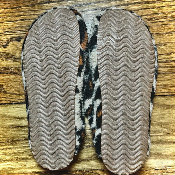 Steve Madden Vesa Leopard Print Slippers - Picture 3 of 3
